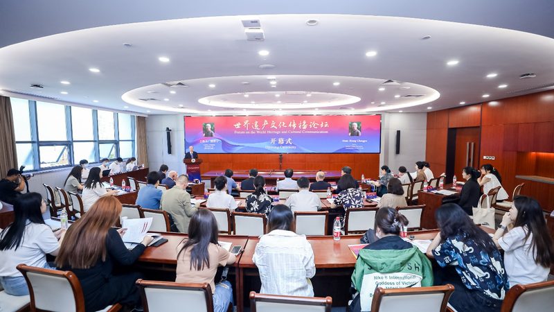 拍摄场地与道具的选择直接影响宣传片的效果。在选择场地时，要充分考虑以下因素：